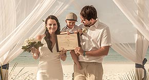 Hochzeitszeremonie auf der Insel Centara Grand Island Resort & Spa Maldives