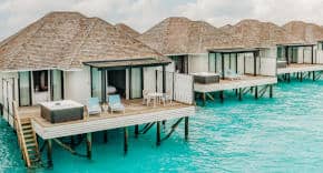 Wasser Villa mit Jacuzzi auf der Insel Nova Maldives